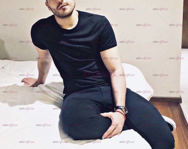 Hombre Gay Pulcro Complaciente Discreto Caliente