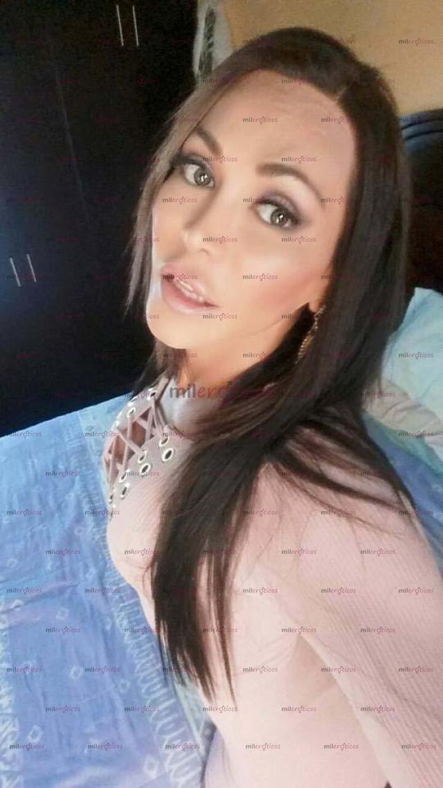 FOTOS DE SUPER CACHONDA Y CON UNA VERGA DURA!! CHUPAME TODA!!