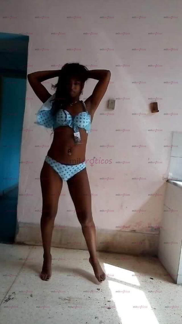 Fotos de Macu travestí delicada, con labios carnosos y piel suave como la seda.