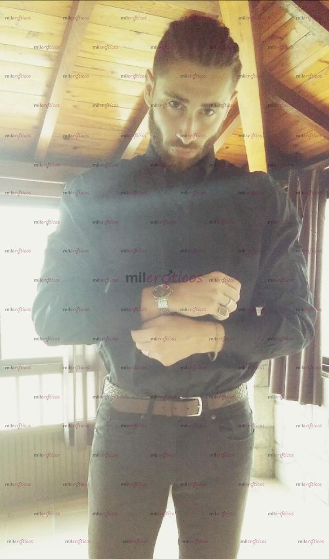 Fotos de Gigolo escort chico de compañía. Pasarás un rato muy agradable y divertido.