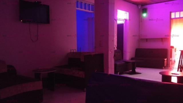 Fotos de Abrimos desde las 10am, varias chicas disponibles.