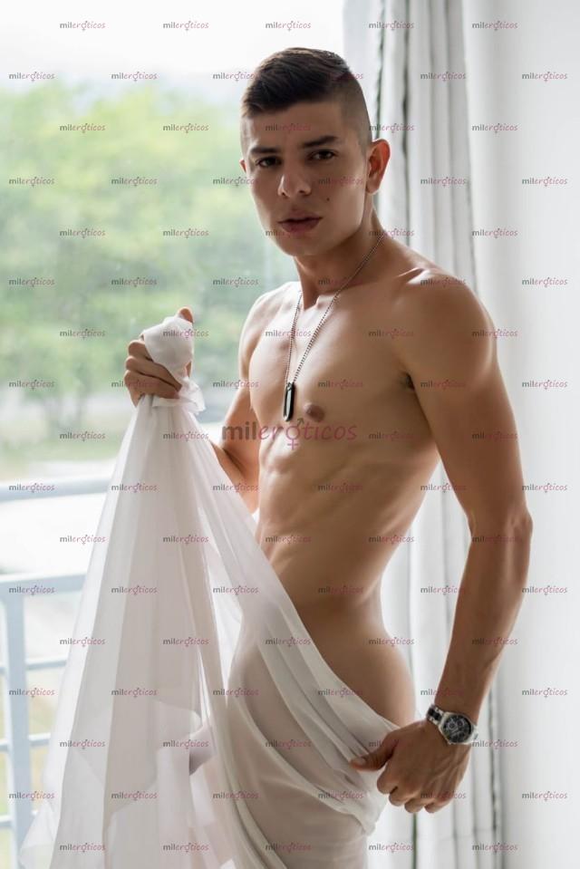 Fotos de POR POCOS DÍAS..ESPECTACULAR POLLO VERGON LECHERO MORBOSO CON POTENTE ERECCIÓN.