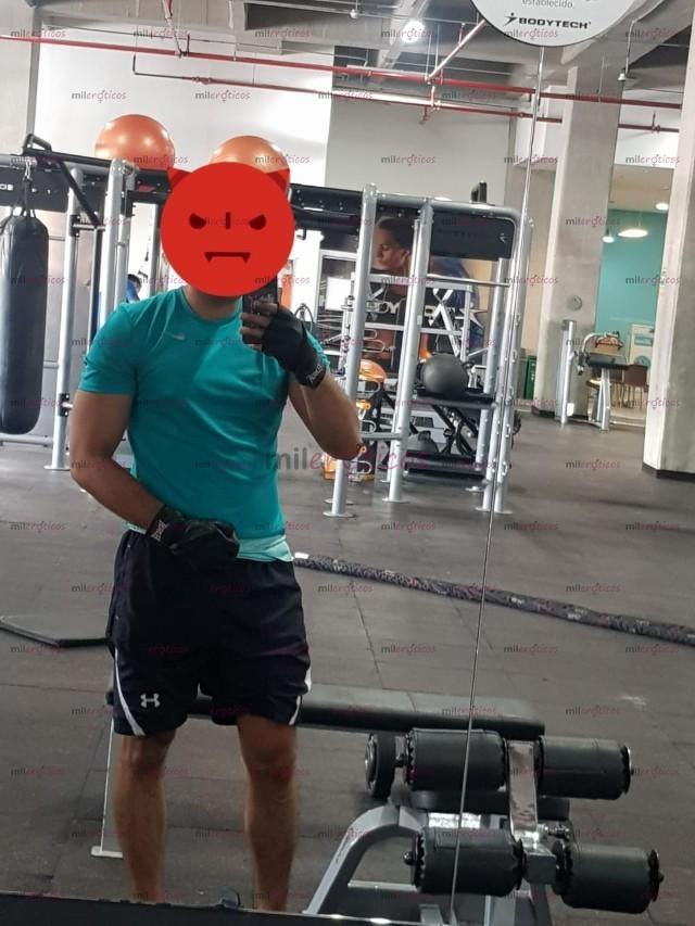 Fotos de Solo chicas. Estoy esperando por ti para encender está llama por todo tu cuerpo.