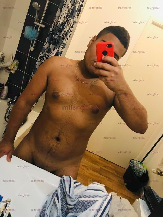 Fotos de Recién llegado chico latino joven viril y arrecho esperando por ti