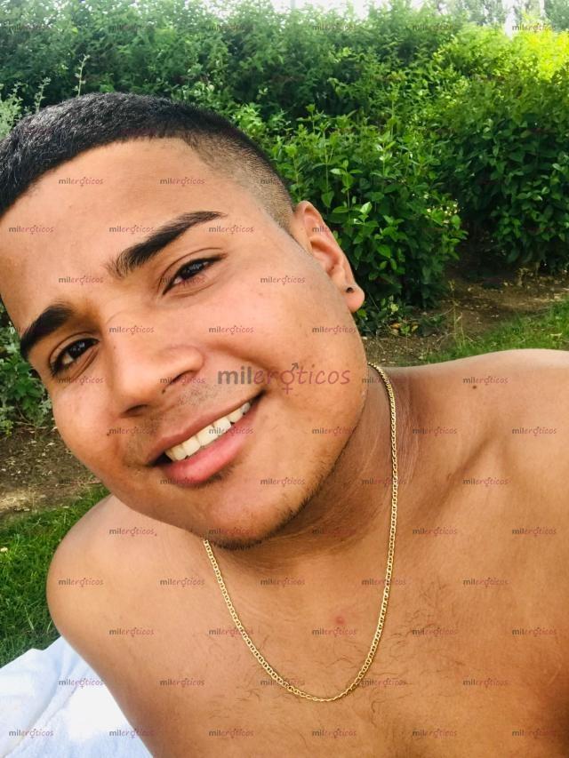 Fotos de Recién llegado chico latino joven viril y arrecho esperando por ti