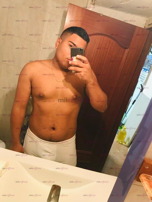 Fotos de Recién llegado chico latino joven viril y arrecho esperando por ti