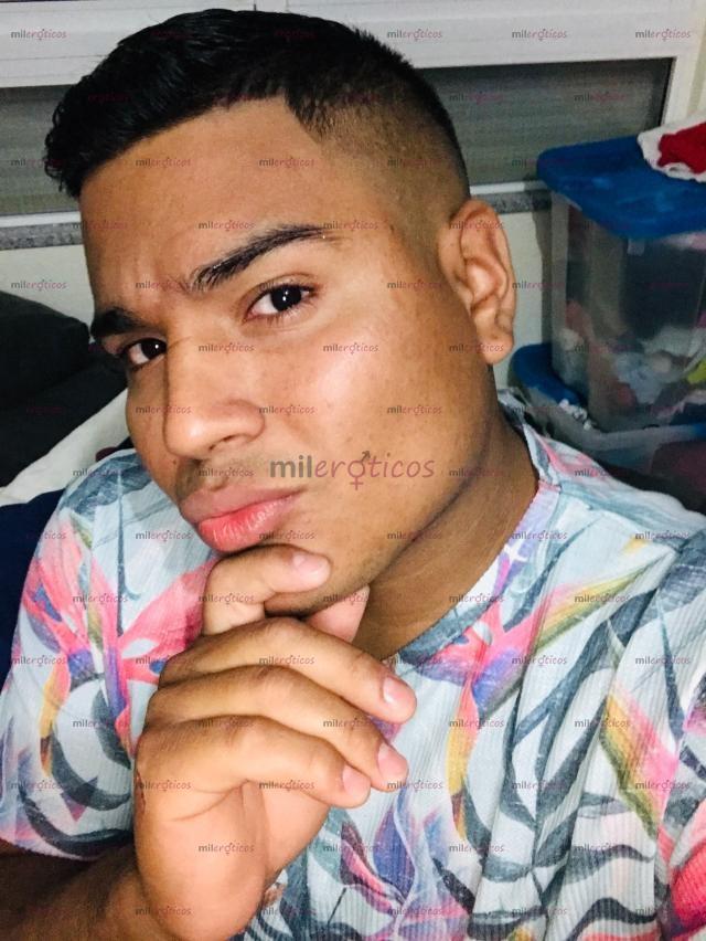 Fotos de Recién llegado latino joven full arrecho