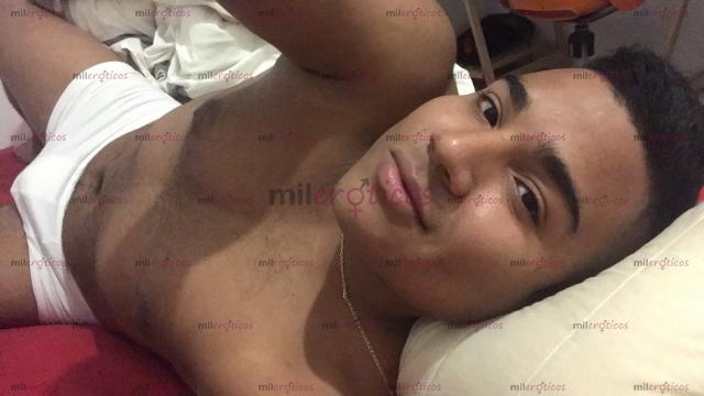 Fotos de Recién llegado latino joven full arrecho