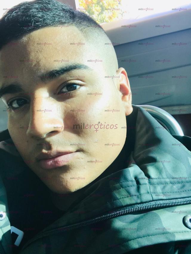 Fotos de Latino recién llegado full arrecho esperando por ti