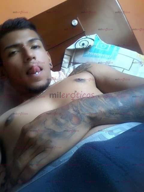 Fotos de Moreno joven arrecho sin sitio solo hotel o domicilio
