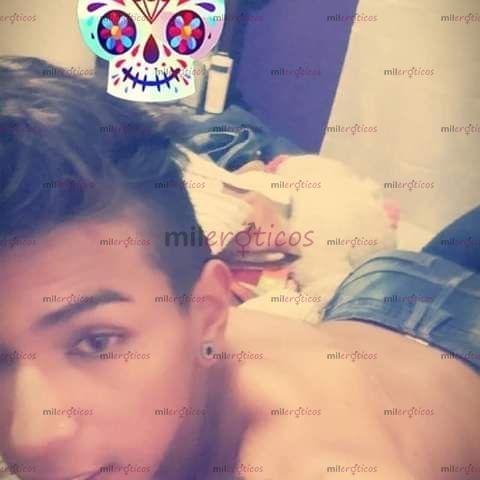 Fotos de Moreno joven arrecho sin sitio solo hotel o domicilio