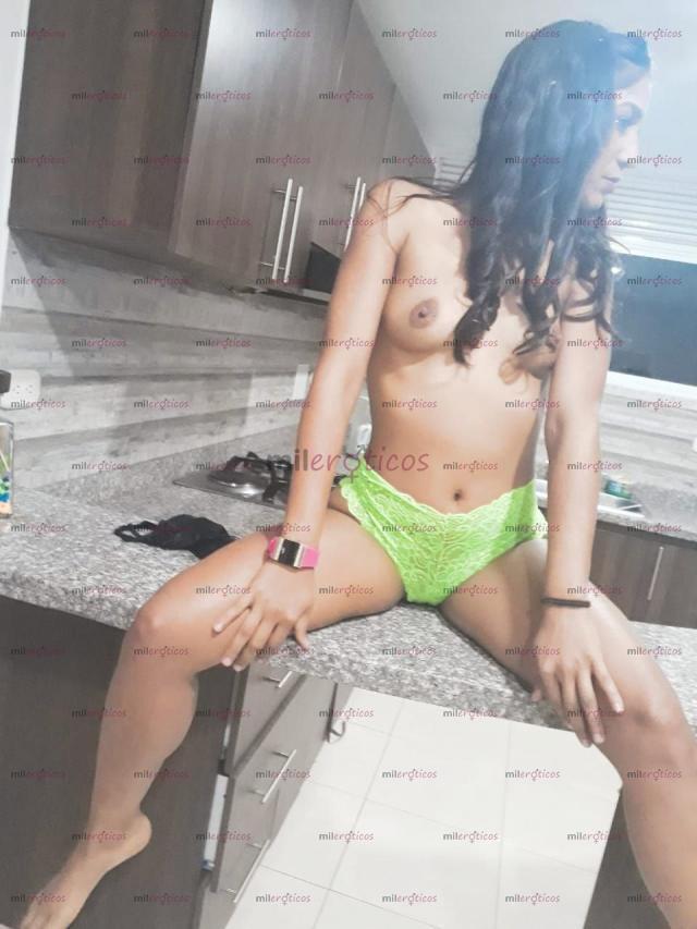 FOTOS DE UNA CANDENTE FLACA, DESCOMPLICADA CARISMATICA Y ENTREGADA....................