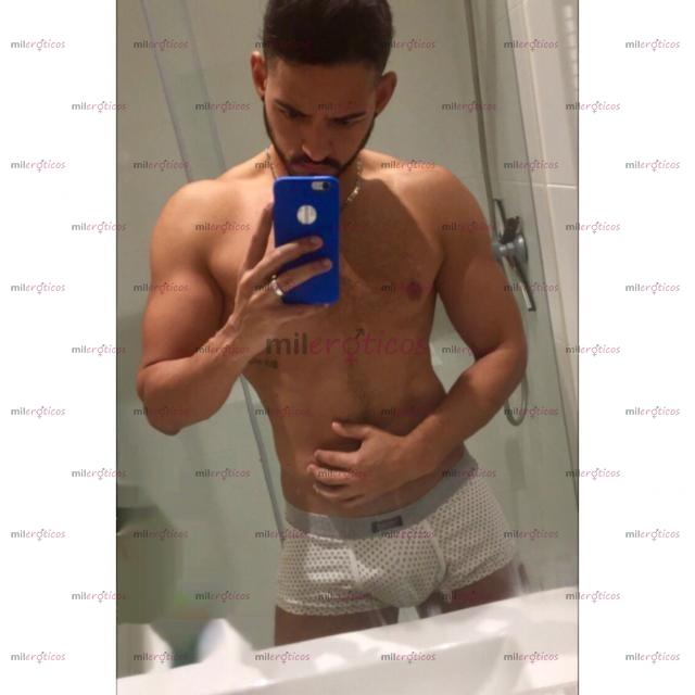 Fotos de David Gonz chico guapo Latino discreto y serio