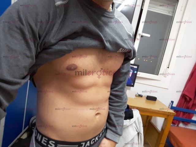 Fotos de Chico joven estudiante solo para mujeres solventes