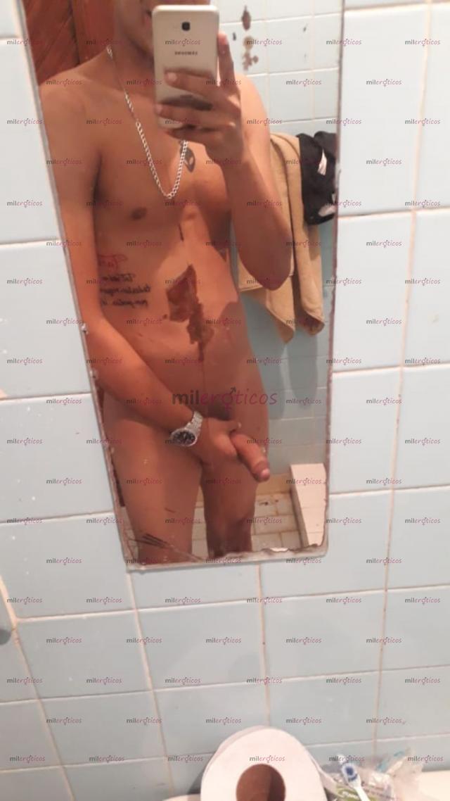 Fotos de Joven 20 años Pene Super Erecto Dispuesto a Cumplir todas sus Fantacias Mujeres