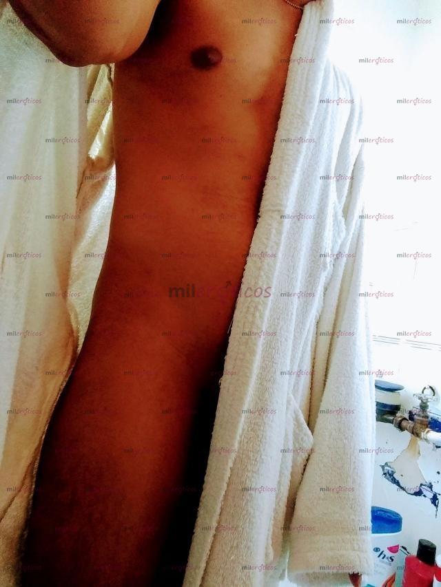 Fotos de Chico latino dispuesto a cumplir tus fantasias
