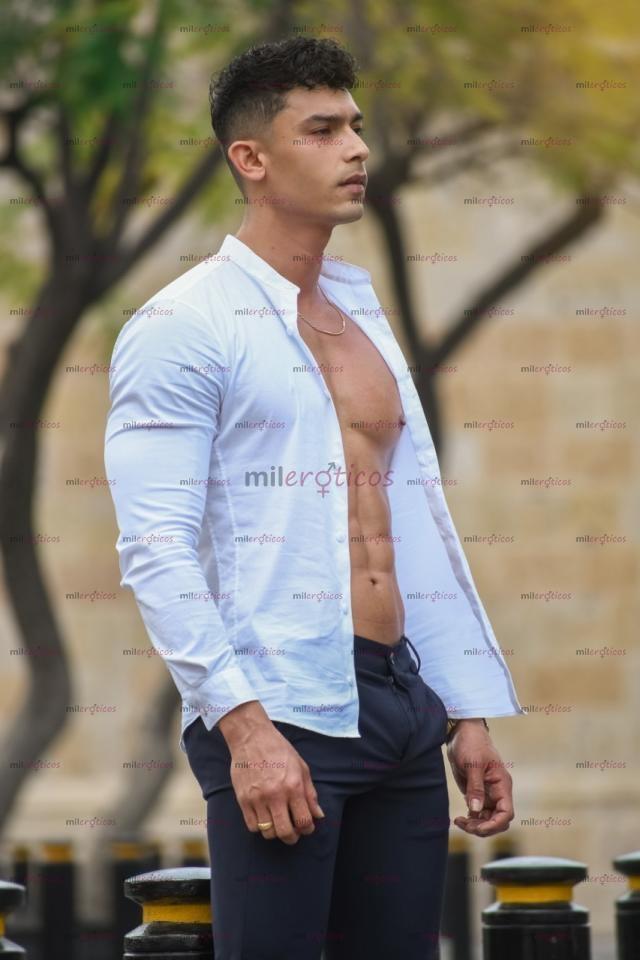 Fotos de Marlon macho fogoso,caliente cumplidor de fantasías