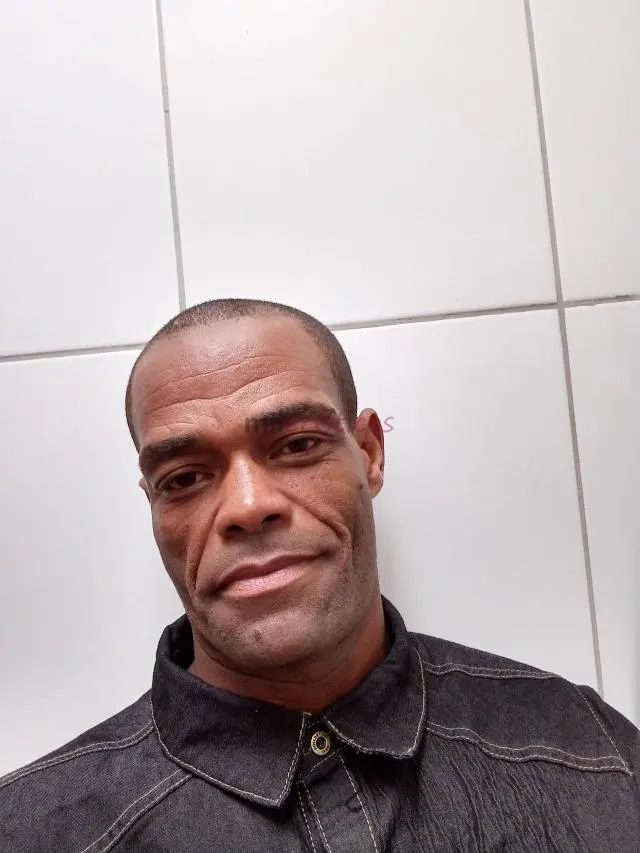 Procuro coroas solteiras que gostem de fzr aquele sexo bem gostoso tesudo delicioso adr mulheres mais maduras amo de paixao adr chupar lamber mamar fa...