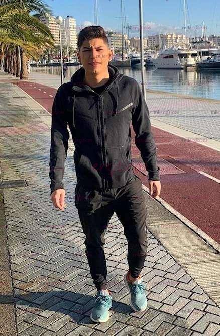 Fotos de Jovencito recién llegado con una enorme dotación para disfrutar.