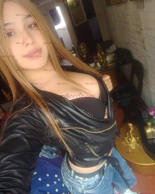 Fotos de Evelynn una caliente bebé de 18 años para darte mucho placer y órgasmos