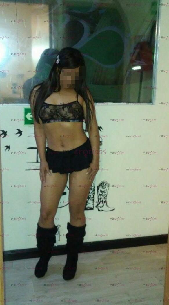 FOTOS DE CAMILA CARIÑOSA, CABELLO HERMOSO NATURAL PIERNOTAS