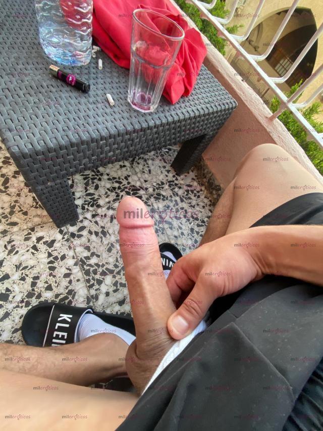 Fotos de Jovencito recién llegado con una enorme dotación para disfrutar.