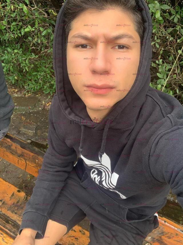 Fotos de Jovencito recién llegado con una enorme dotación para disfrutar.