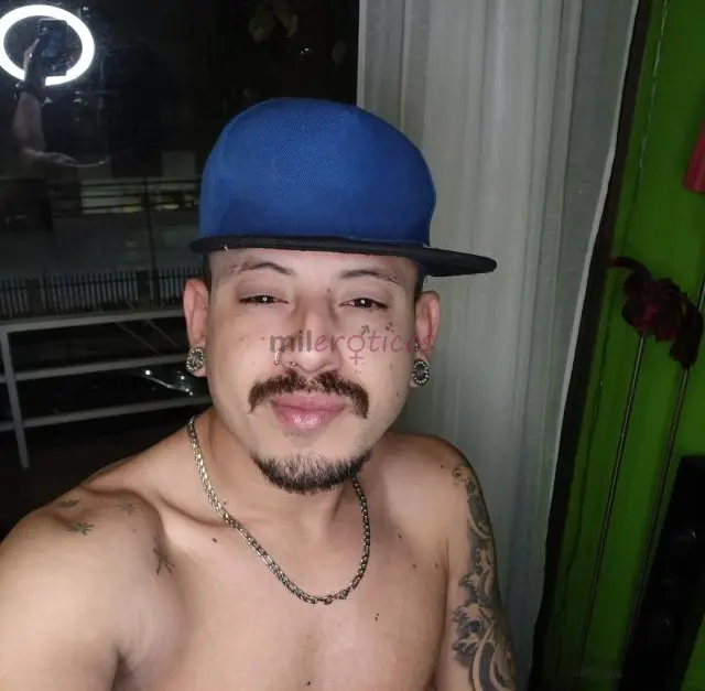 Fotos de Macho vergon morboso dispuesto a complacer tus fantasías sexuales