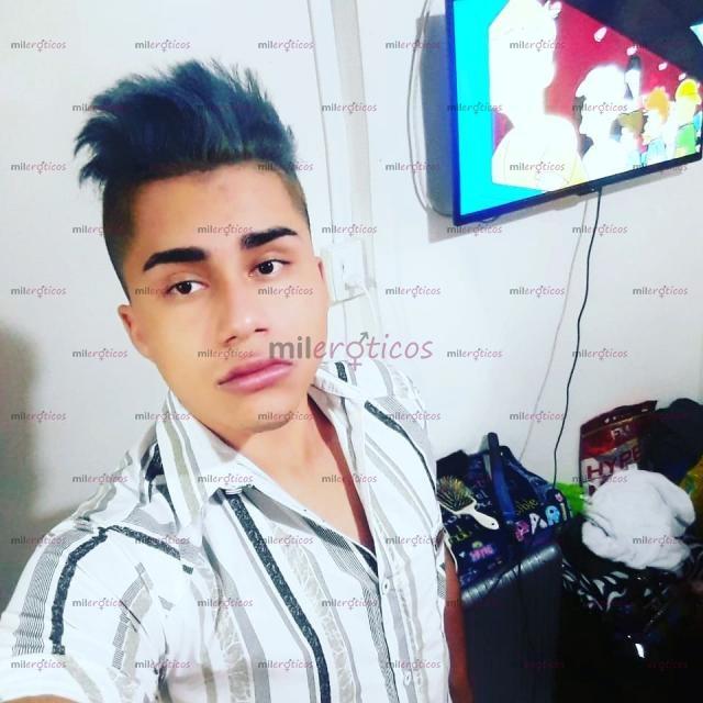 Fotos de Recién llegado pollito de 20 años con una rica verga de 21 Cm para complacerte