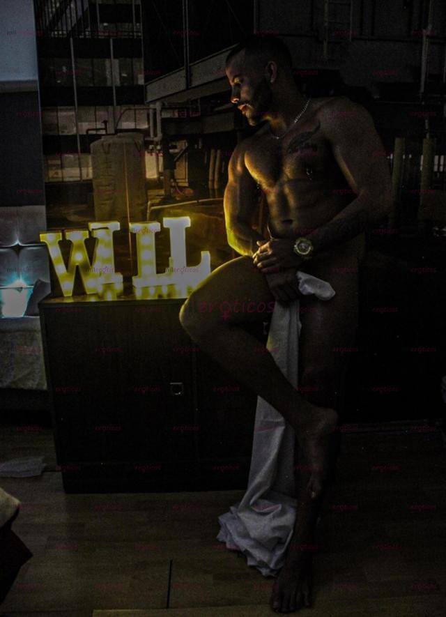 FOTOS DE MORENOTE DE 21CM GRUESO Y LECHERO! CON APARTAMENTO DISCRETO