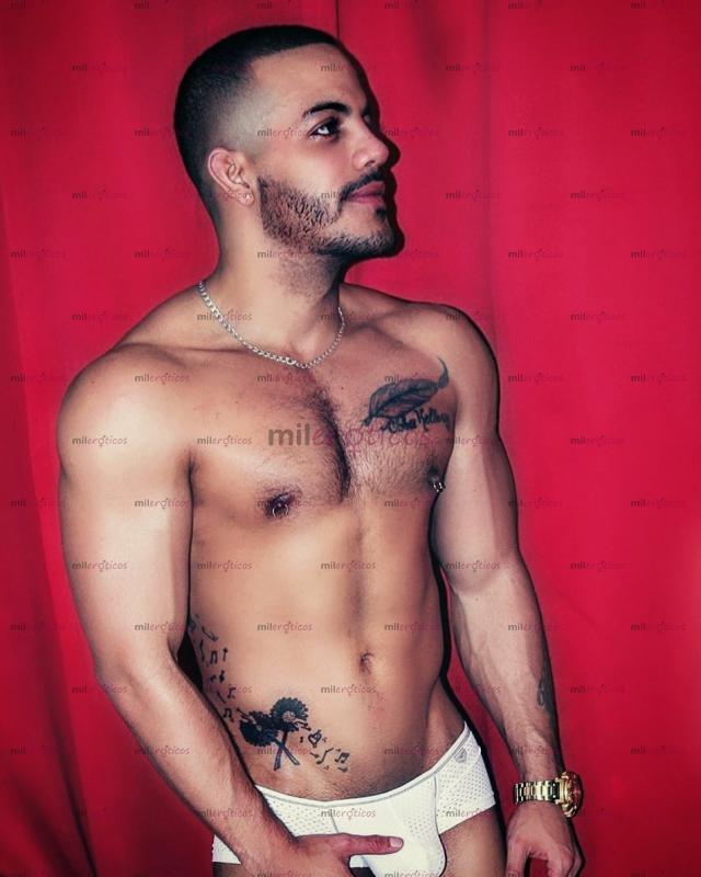 FOTOS DE MORENOTE DE 21CM GRUESO Y LECHERO! CON APARTAMENTO DISCRETO