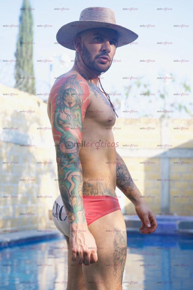 Fotos de Acepto tarjetas o depósitos. Man discreto Tatuado.
