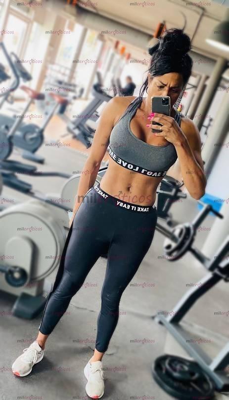 Fotos de Trans dominante de lujo con enorme dotación. Soy super lechera y morbosa.