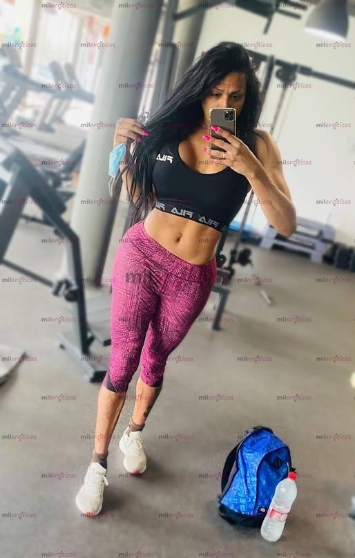 Fotos de Trans dominante de lujo con enorme dotación. Soy super lechera y morbosa.