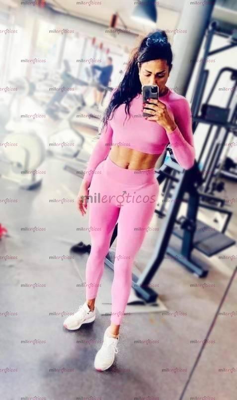 Fotos de Trans dominante de lujo con enorme dotación. Soy super lechera y morbosa.