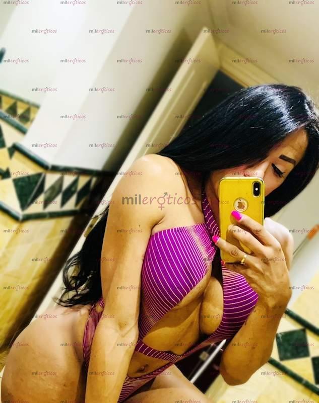 Fotos de Trans dominante de lujo con enorme dotación. Soy super lechera y morbosa.