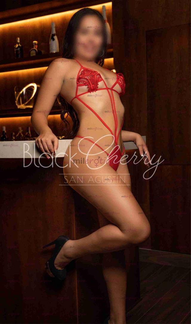 Fotos de Black Cherry especialistas en morbo y seducción