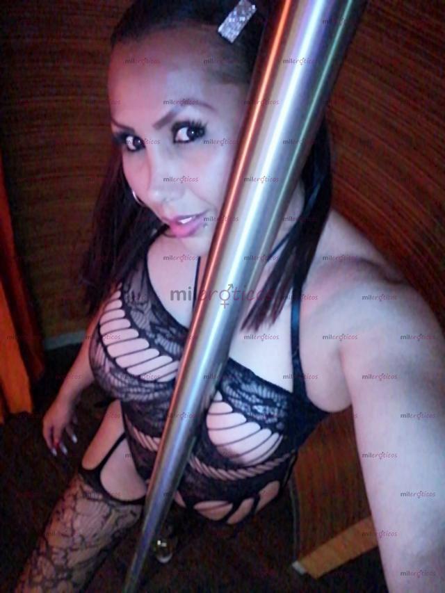 FOTOS DE KENYA RENDÓN...........................TU PERRA ADICTA A TU VERGA.