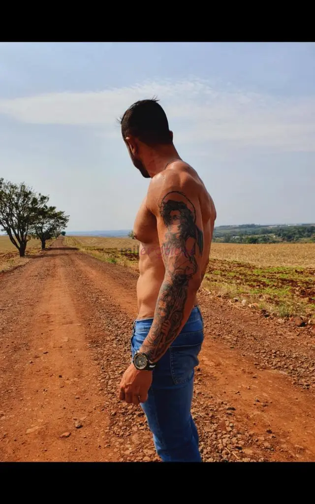 Sou tom acompanhante stripper e faco shows de sexo explicito dote 22 cm grosso e durao 1 86 96 kgsou ativo safado nao chupo rola e nem faco passivo po...