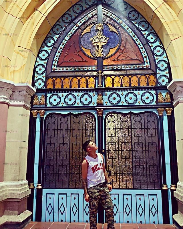 FOTOS DE VERGÓN MACHO PINTA EXPERTO EN COMPLACERTE CON 20CM