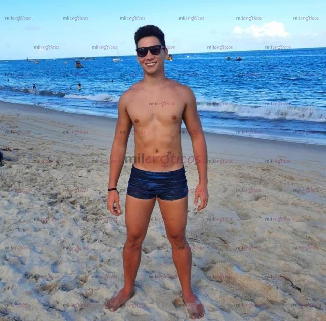 Fotos de Novinho Gostoso de20cm dotado goza muito nos vídeos.