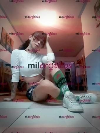 FOTOS DE FEMENINA, DELGADA, TATUADA Y MUY COMPLACIENTE