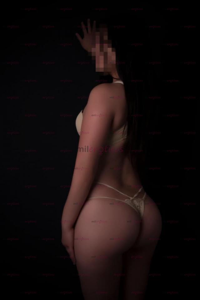 FOTOS DE BELLA SCORT CON UNA CADERA MUY HERMOSA Y SENOS NATURALES