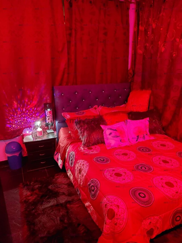 FOTOS DE SE BUSCAN ESCORTS PARA APARTAMENTO DISCRETO Y PRIVADO CON HORARIO O INTERNAS