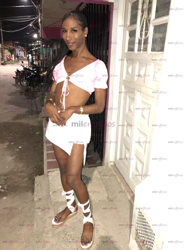 FOTOS DE SEXY MORENA DISPUESTA A COMPLACERTE EN TUS MÁS LOCAS FANTASÍAS VEN Y DISFRUTA