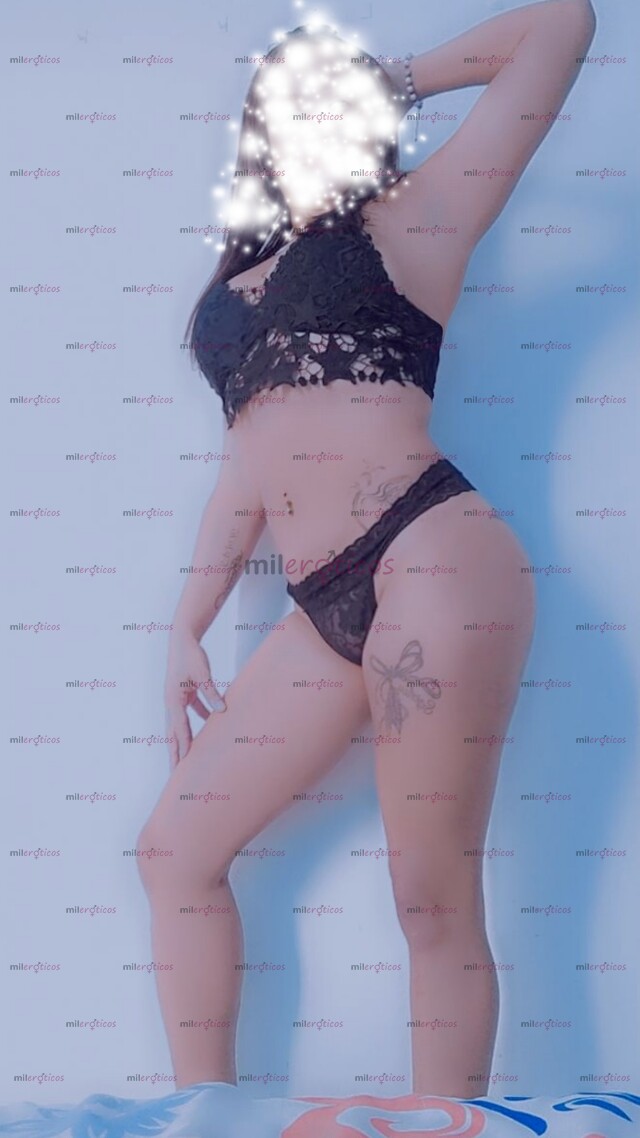 FOTOS DE MUÑEQUITA COMPLACIENTE DISFRUTA DE UN ENCUENTRO APASIONADO