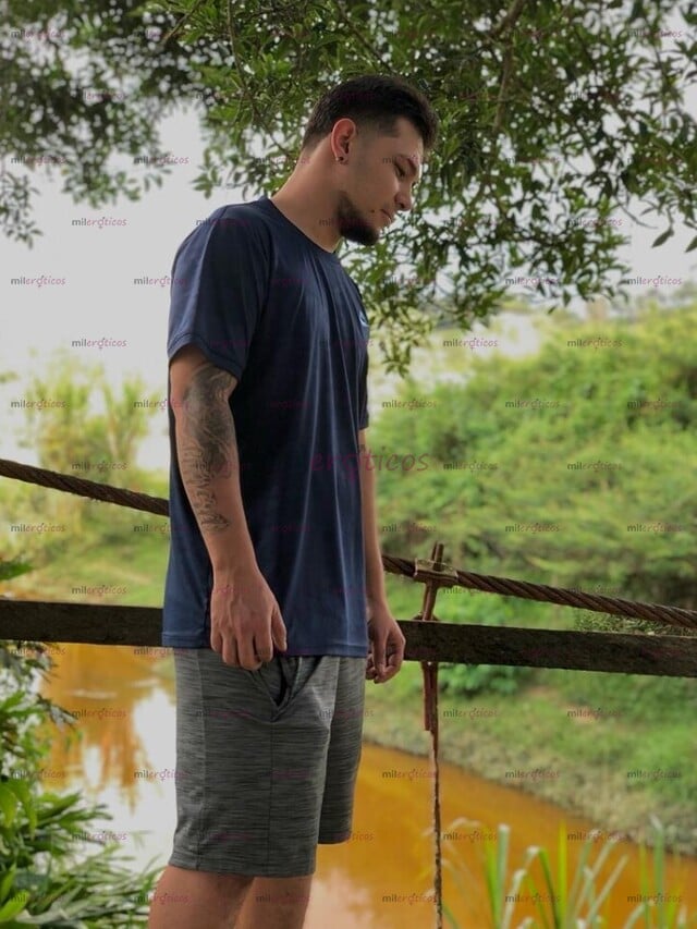 FOTOS DE MACHO HETERO PAISA DE MENTE ABIERTA LISTO PARA CUMPLIR TUS FANTACIAS