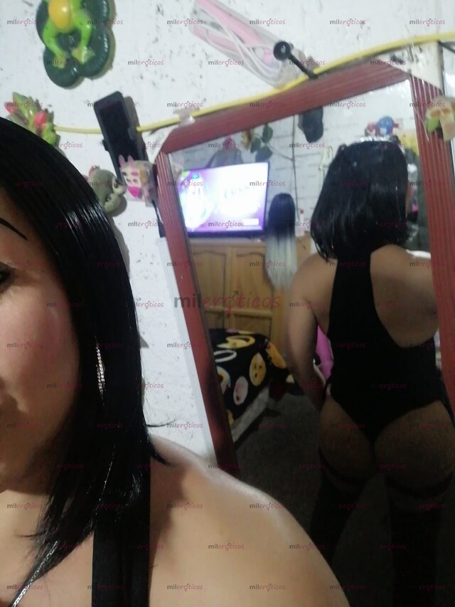 FOTOS DE KENYA RENDÓN.............UNA DAMA EN LA CALLE UNA PUTA CONTIGO