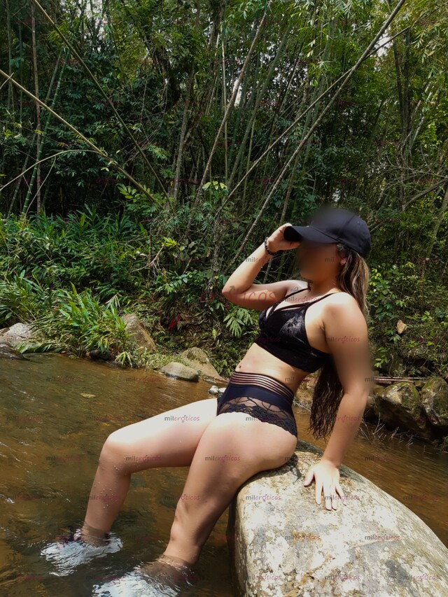 FOTOS DE HERMOSA MORENA NENITA ESPERANDO POR TI .....