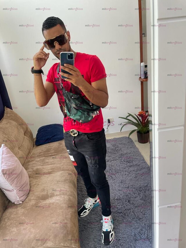 FOTOS DE RECIÉN LLEGADO MACHO FULL ERECSION POTENTE VERGA DE 21 CM PARA COMPLACERTE